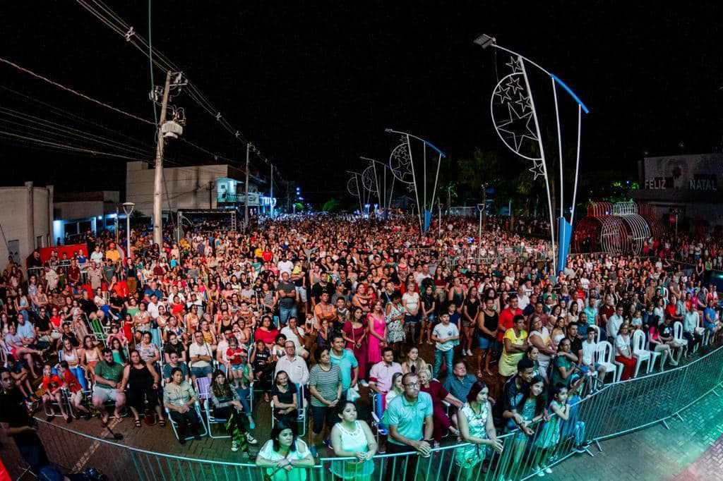 É Realmente Um Fan De Música Grande a Criança Pequena Feliz